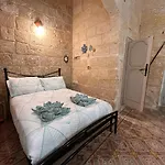 Central Townhouse With Maltese Balcony * Valletta
