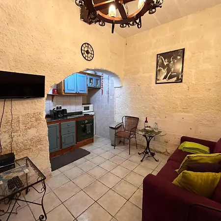 公寓 Central Townhouse With Maltese Balcony *