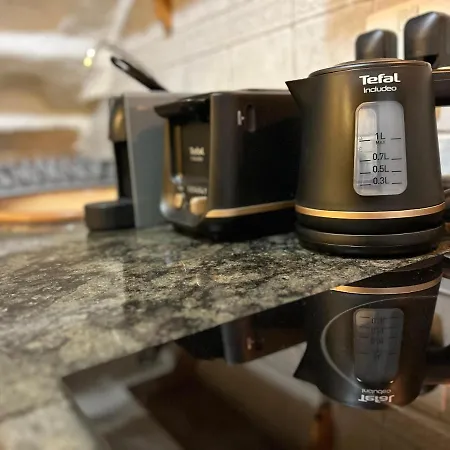 Central Townhouse With Maltese Balcony דירה *