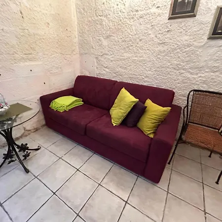 Lejlighed Central Townhouse With Maltese Balcony *
