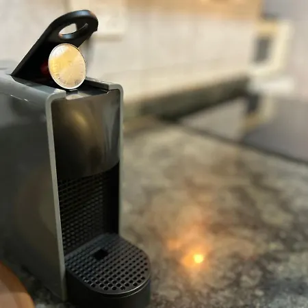 Central Townhouse With Maltese Balcony *