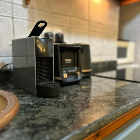 Central Townhouse With Maltese Balcony * Valletta