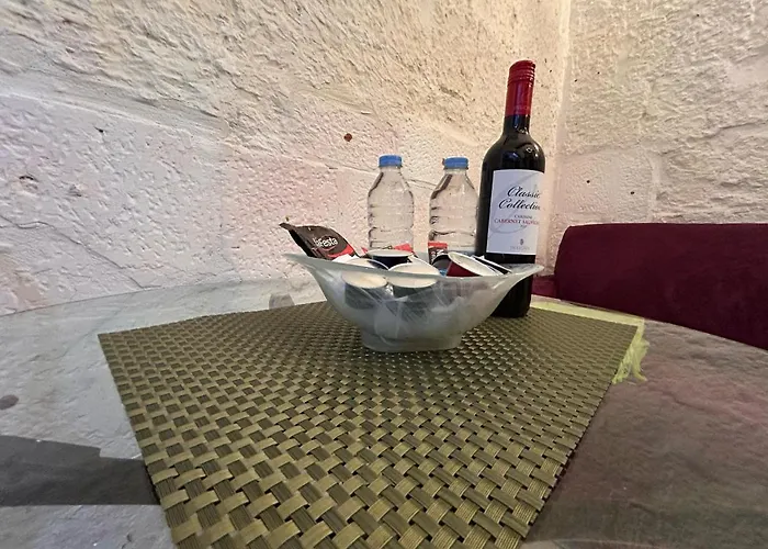 Central Townhouse With Maltese Balcony Apartament *