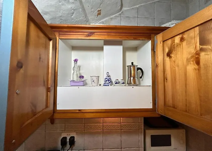 Central Townhouse With Maltese Balcony * Valletta