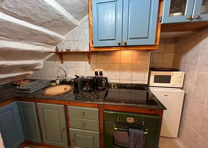 Central Townhouse With Maltese Balcony Valletta