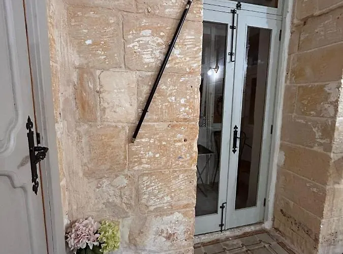 Appartement Central Townhouse With Maltese Balcony *