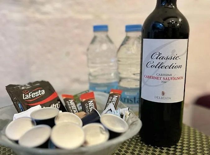 Central Townhouse With Maltese Balcony Valletta