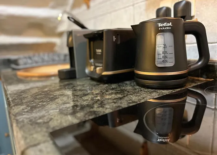 Central Townhouse With Maltese Balcony Apartament *