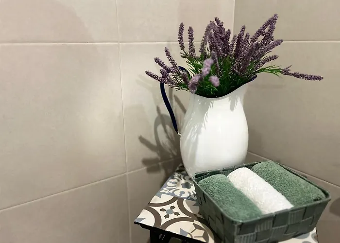 Central Townhouse With Maltese Balcony Apartament *